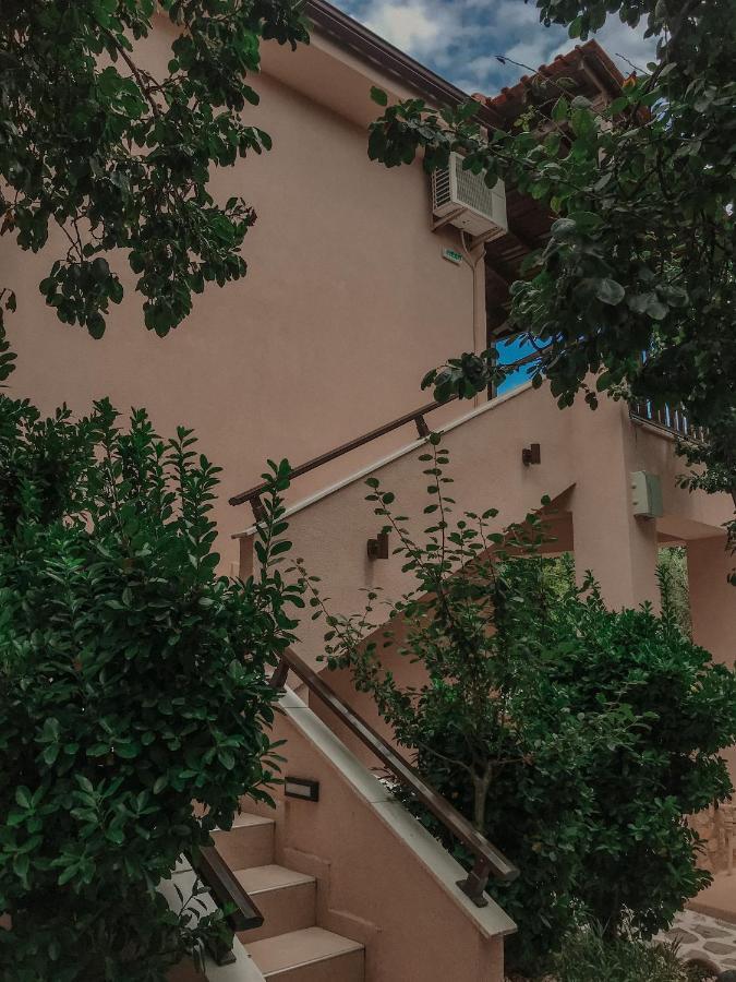 Liogerma Apartments Pefkochori Ngoại thất bức ảnh